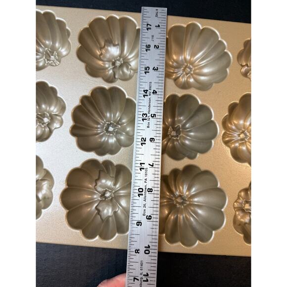 Nordic Ware Pumpkin Patch Pan 12 Mini Bundts 6 Cups - Picture 8 of 8